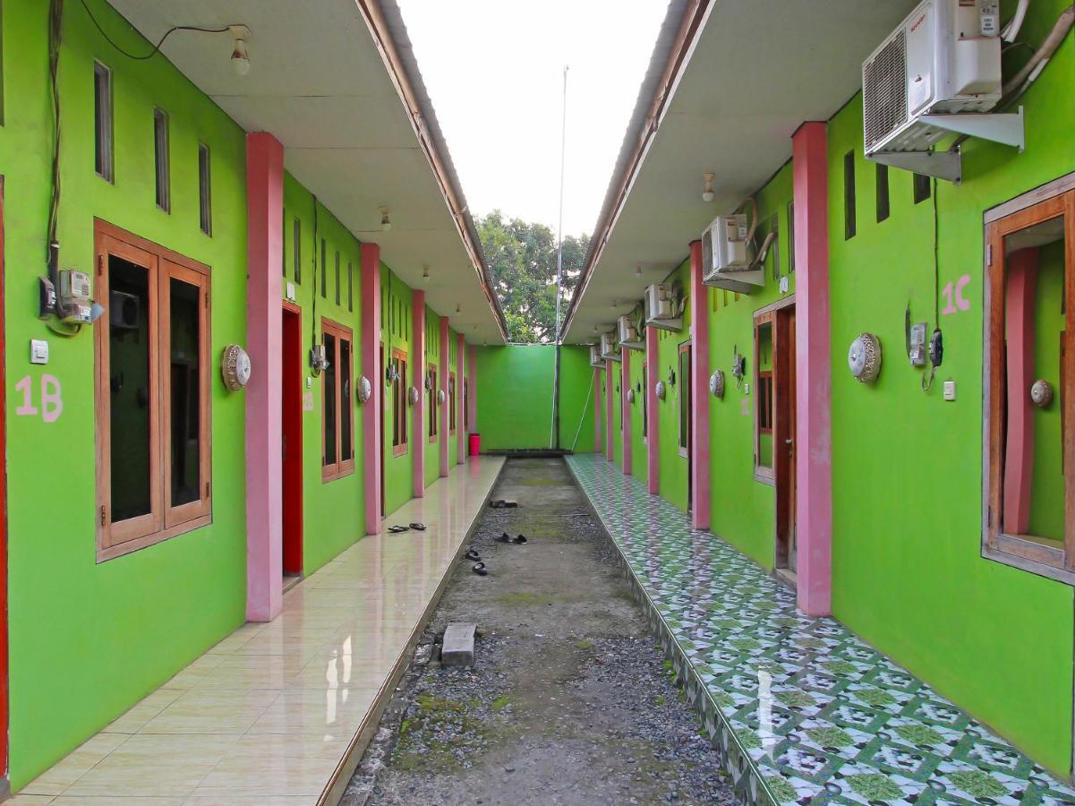 Oyo 91476 Srikaya Hotel 3 Pekalongan Exterior foto